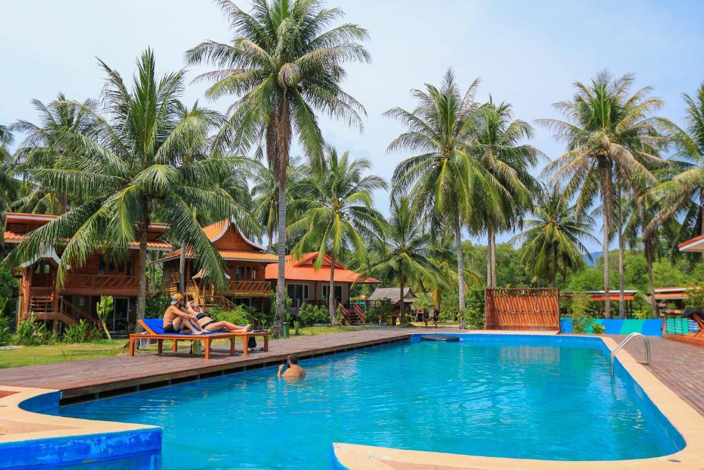 The Ford SunSet Beach Resort – Koh Phangan